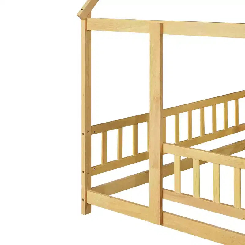 Letto a capanna a grandezza naturale, legno naturale, letto a pavimento con recinzione e tetto, 1 bambino