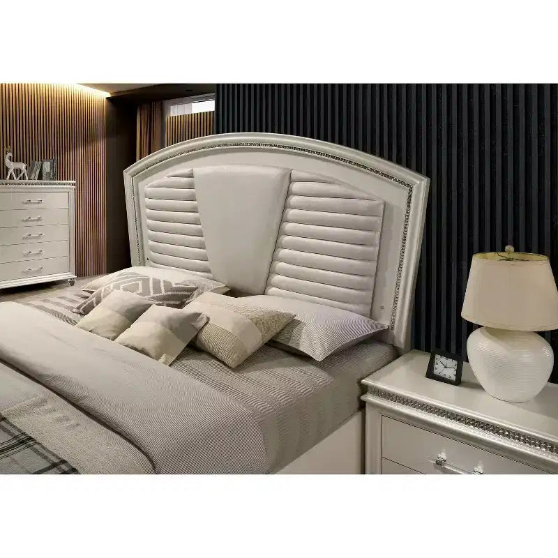 Letto a piattaforma California King bianco con luce LED e cassetti contenitore – 2 persone